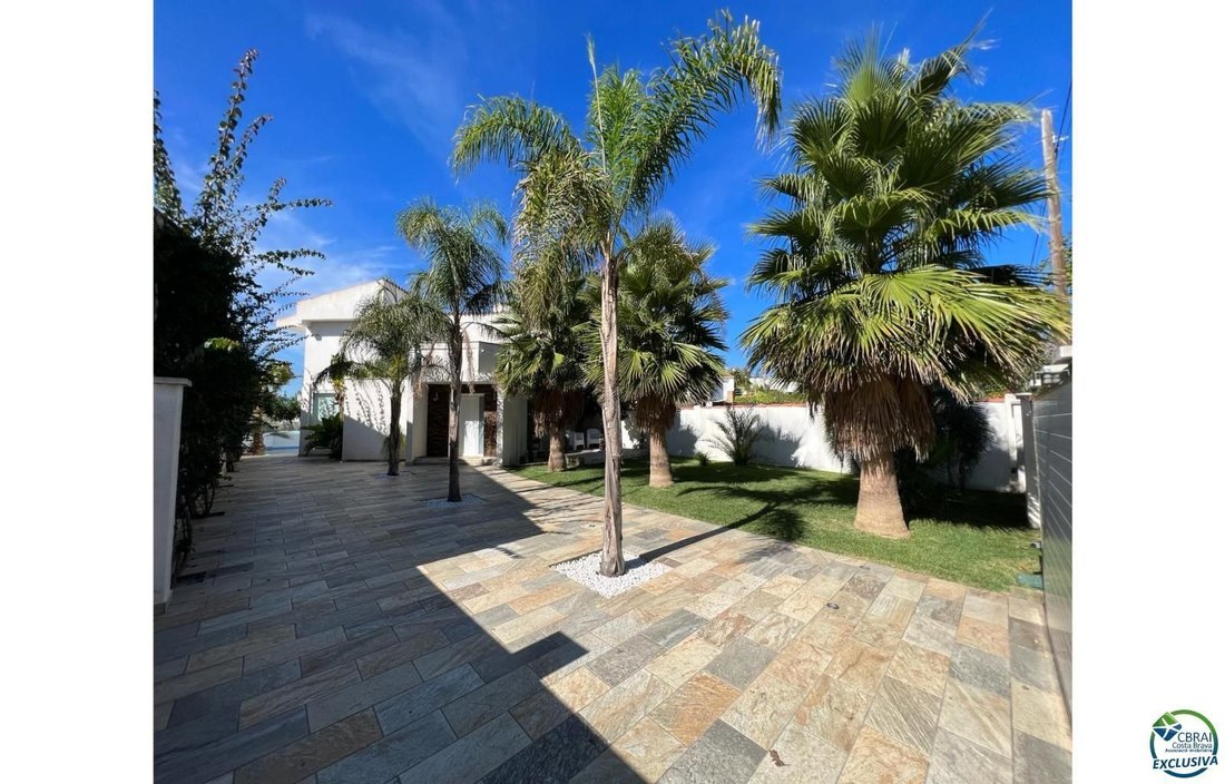 Villa in Empuriabrava, Catalonia, Spain 3 - 18342588
