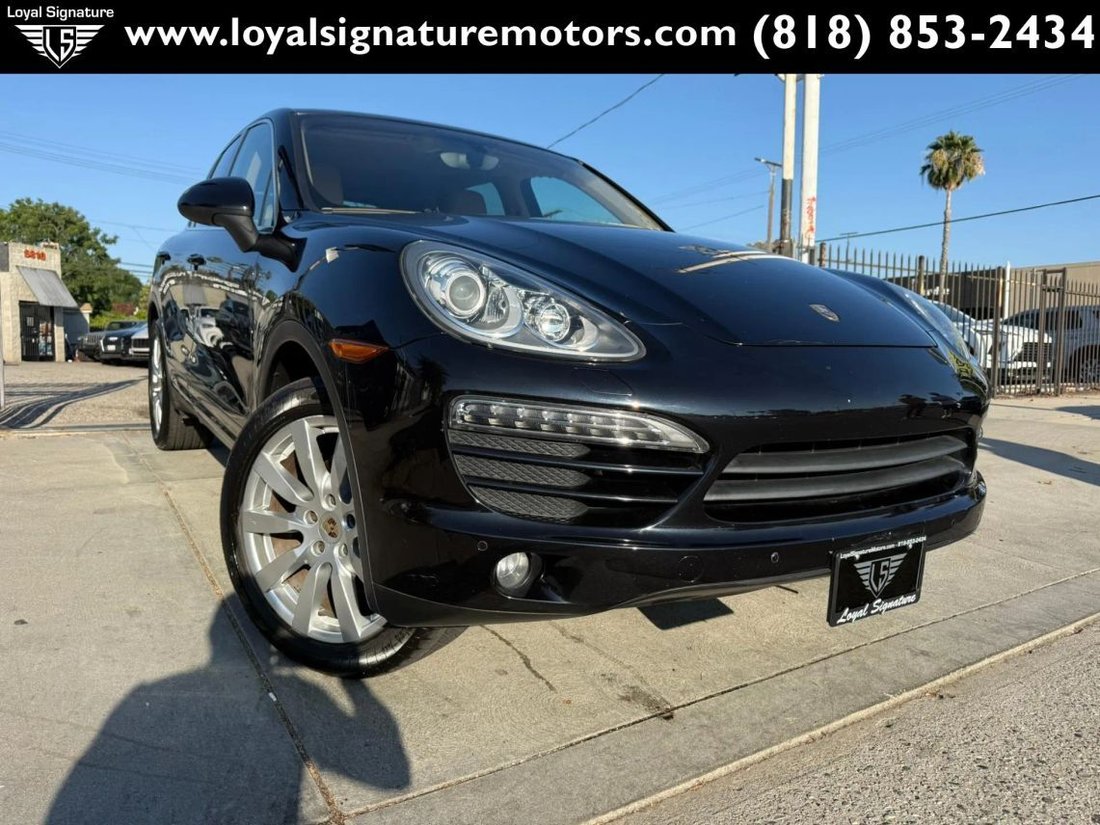 Suv in Van Nuys, CA, United States 1 - 18344624