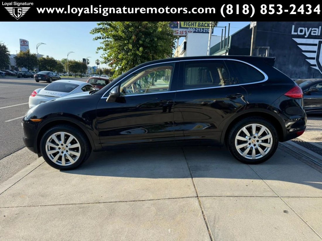 Suv in Van Nuys, CA, United States 4 - 18344624