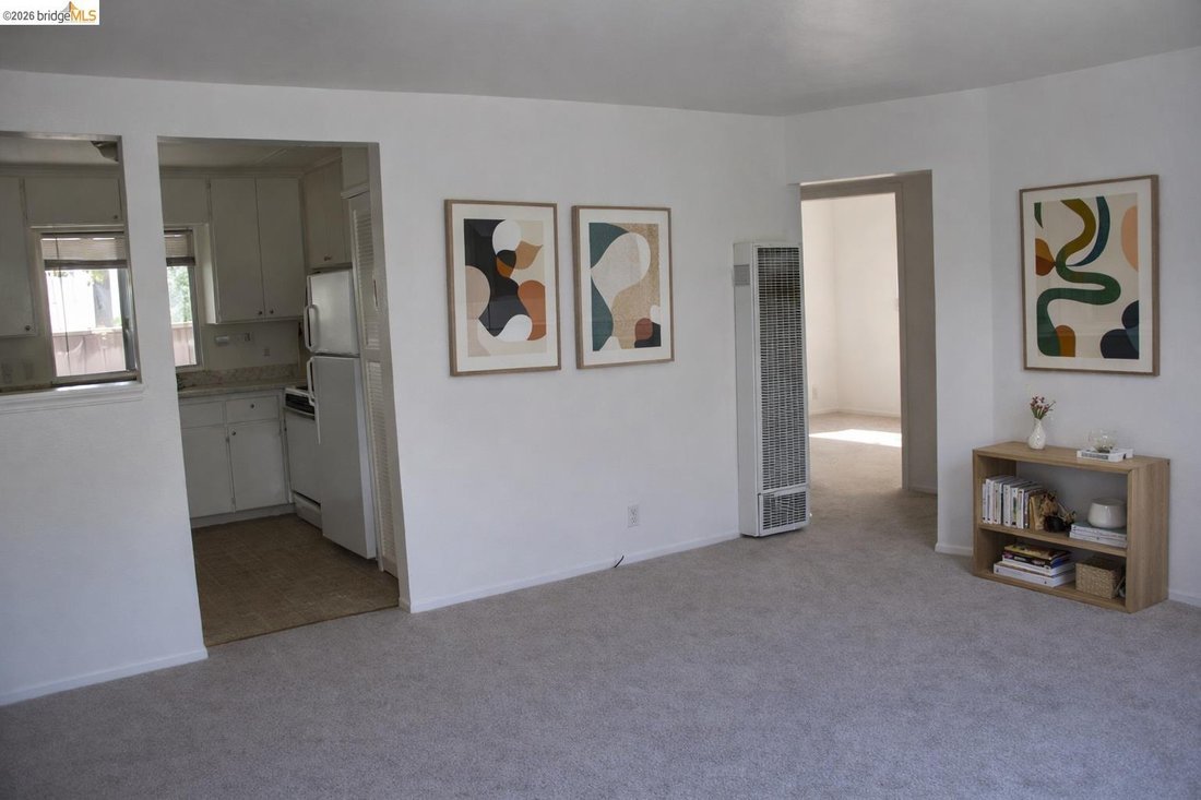 Oakland, California, United States 4 - 18343942