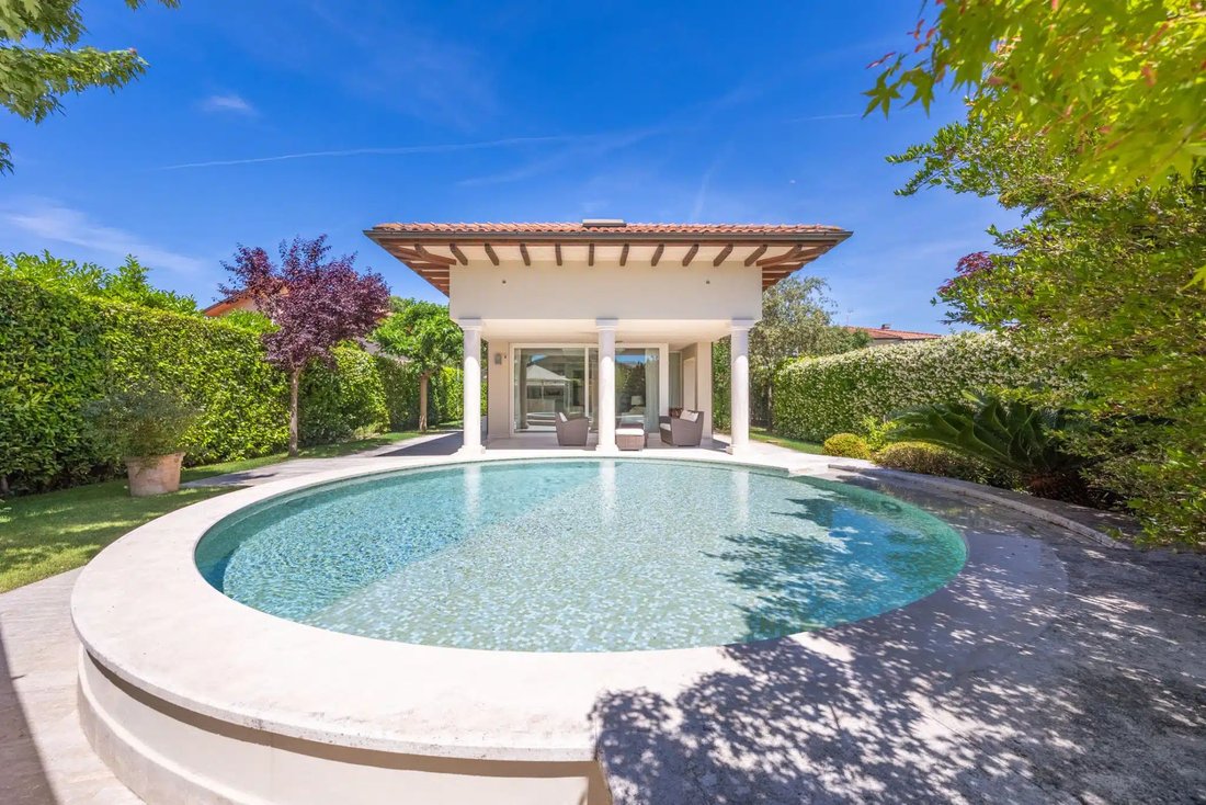 Villa in Center, Forte dei Marmi, Tuscany 1 - 15965437