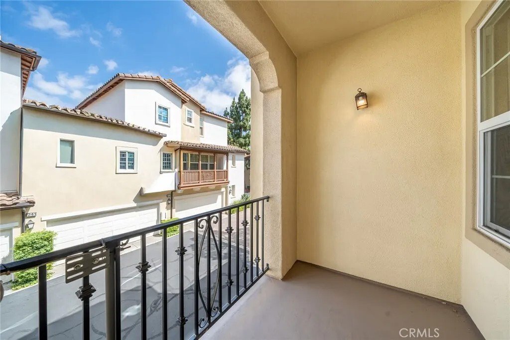 Condo in Irvine, California, United States 3 - 18342450