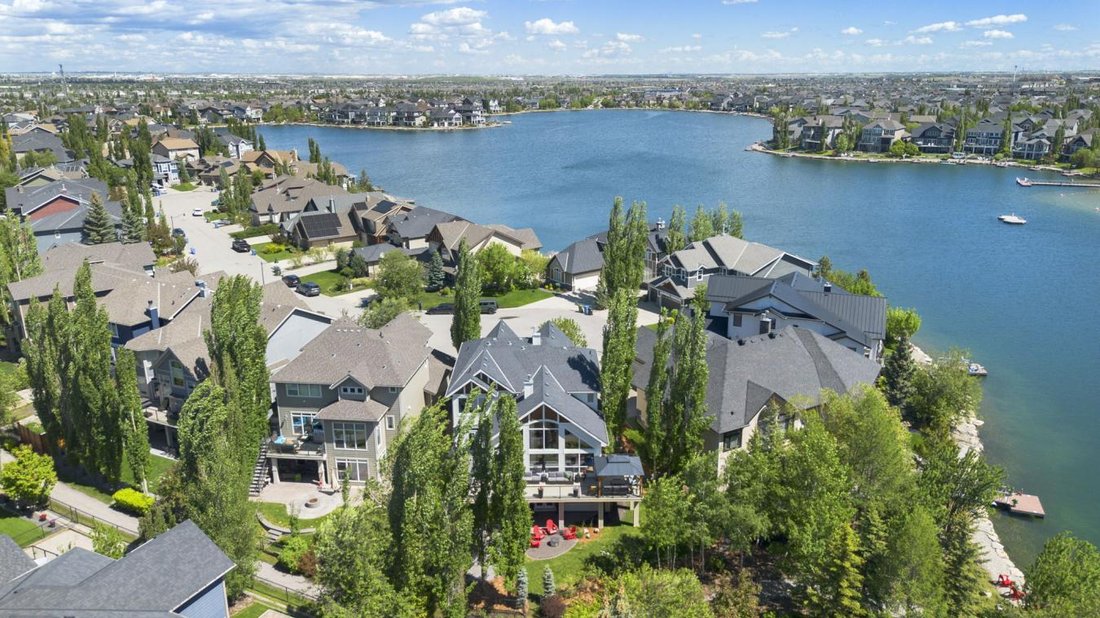 House in Calgary, Alberta, Canada 4 - 18349768