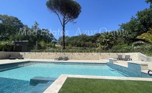 Villa in Ouest, Cogolin, France 1