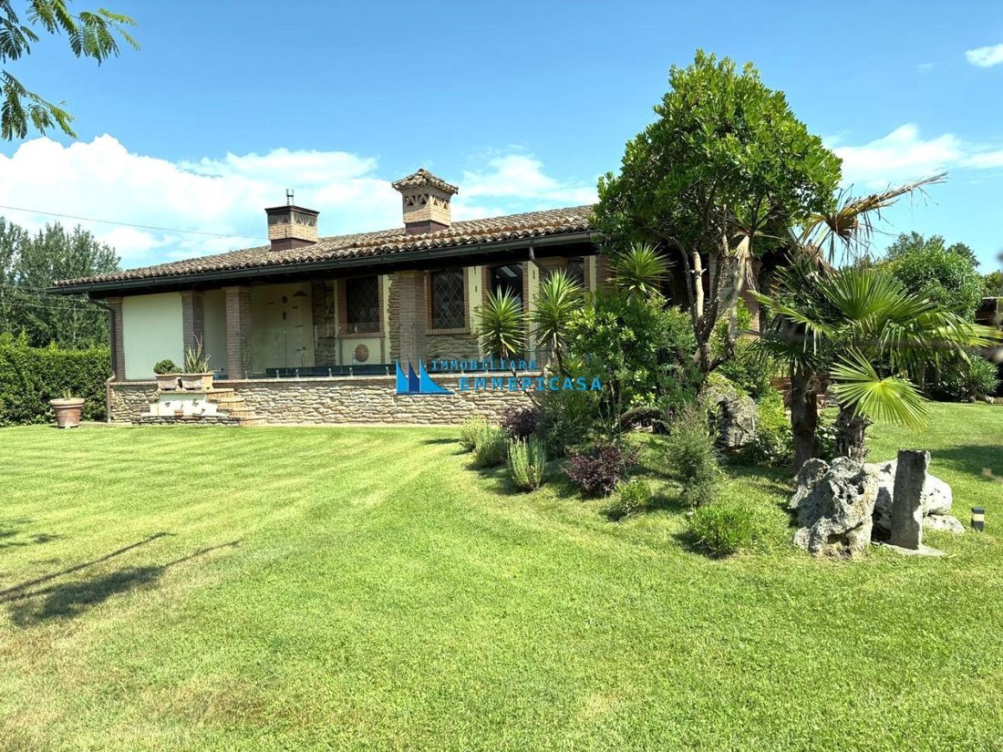 Villa in Poveromo, Massa, Italy 3 - 18345654