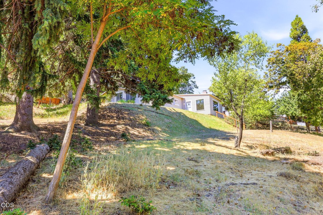 House in Ashland, Oregon, United States 5 - 18349176