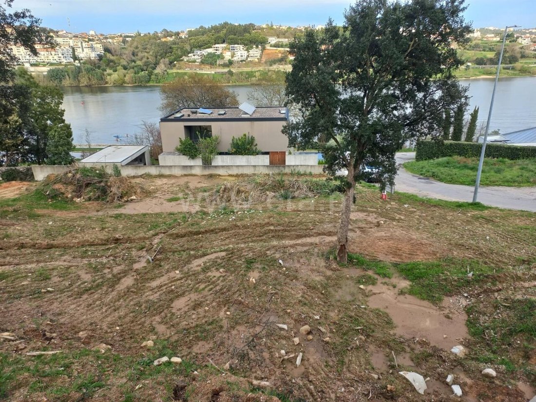 Land in Oliveira do Douro, Porto District, Portugal 1 - 13927352