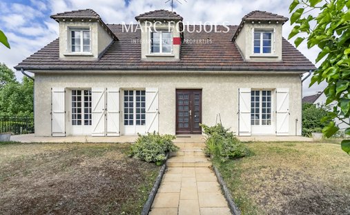 House in Ouest, Lamorlaye, France 1