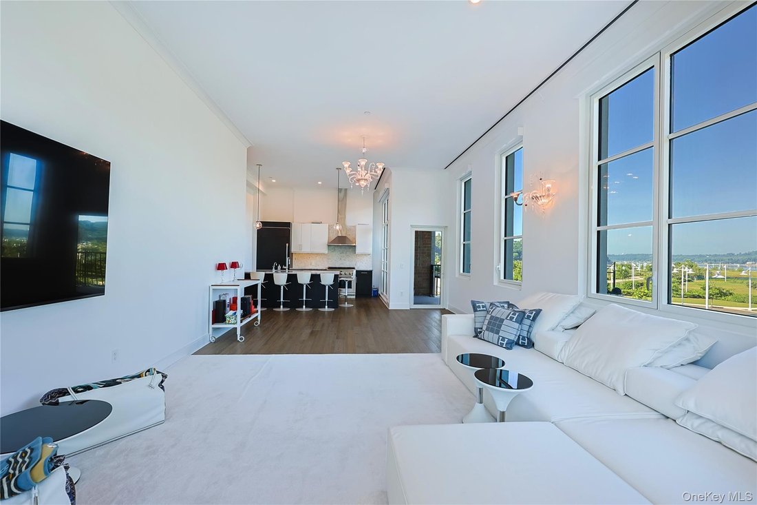 Condo in Glen Cove, New York, United States 4 - 18334996