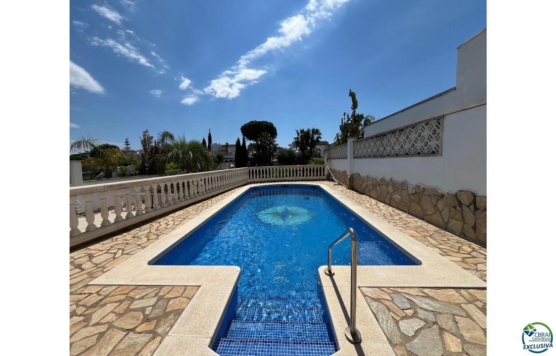 Villa in Empuriabrava, Catalonia, Spain 2 - 18342350