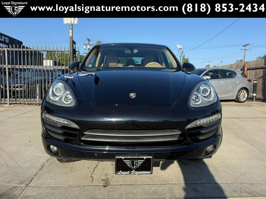 Suv in Van Nuys, CA, United States 2 - 18344624