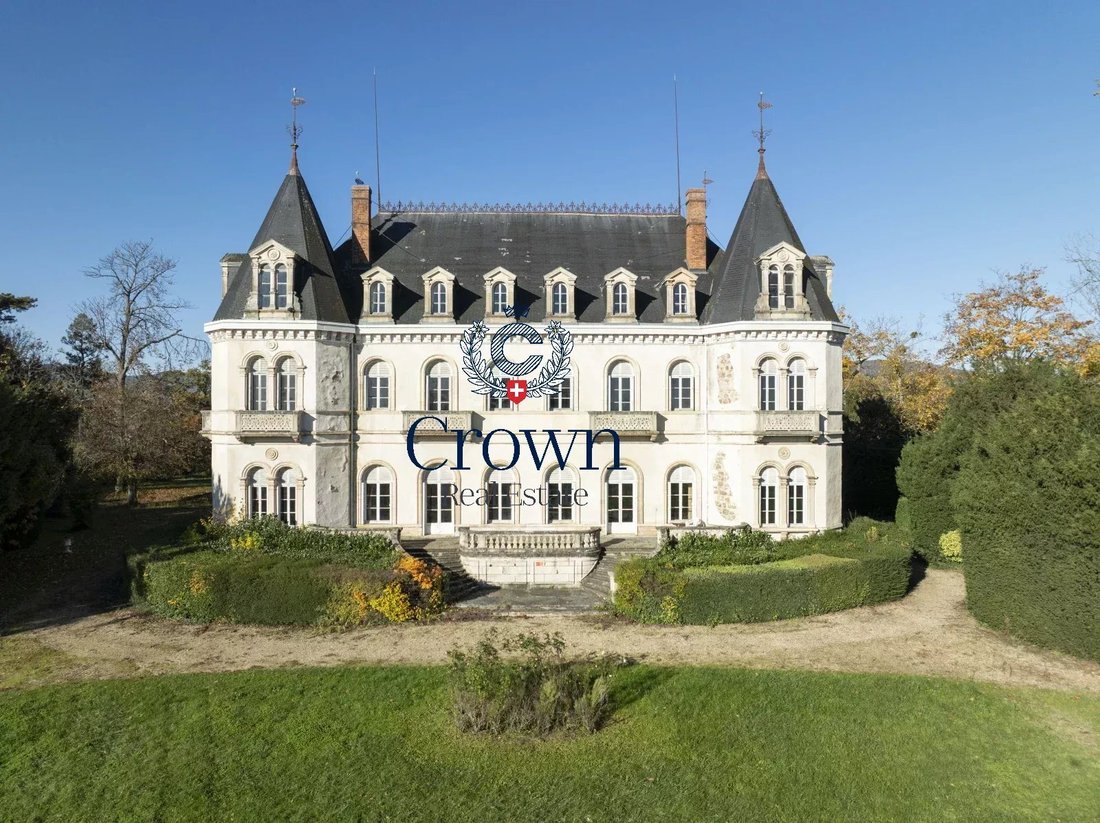 Schloss in Saint-Lager, Auvergne-Rhone-Alpen, Frankreich 1 - 18346722