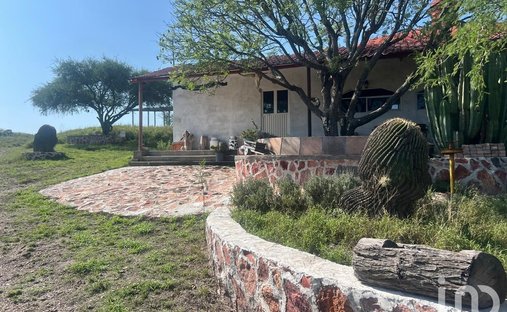 Land in Tunas Blancas, Santiago de Querétaro, Mexiko 1