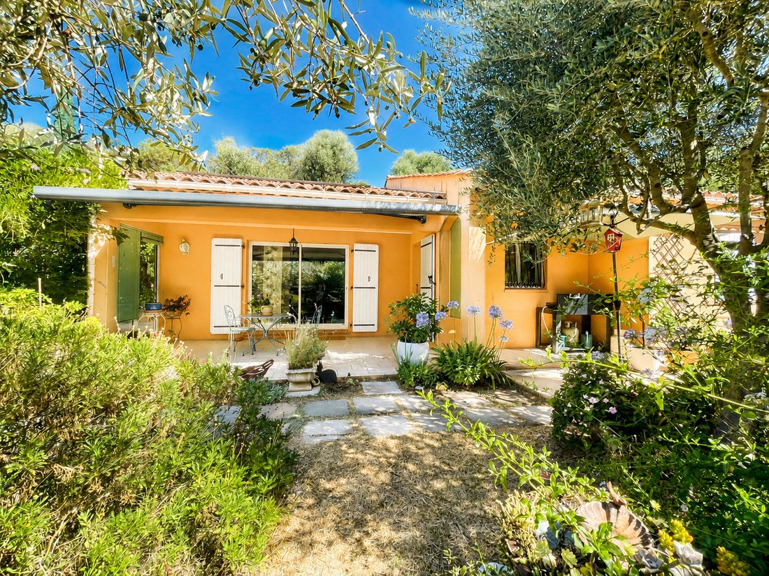 Villa in La Londe-les-Maures, Provence-Alpes-Côte d'Azur, France 2 - 18251284