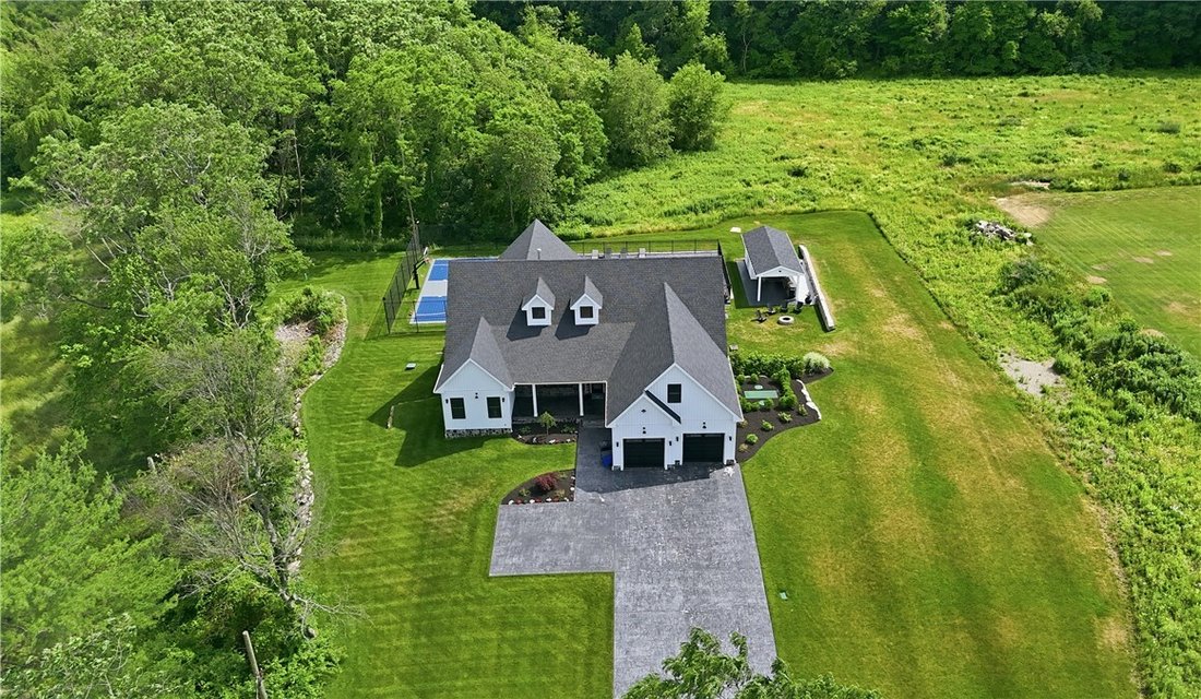 House in Johnston, Rhode Island, United States 2 - 18346359