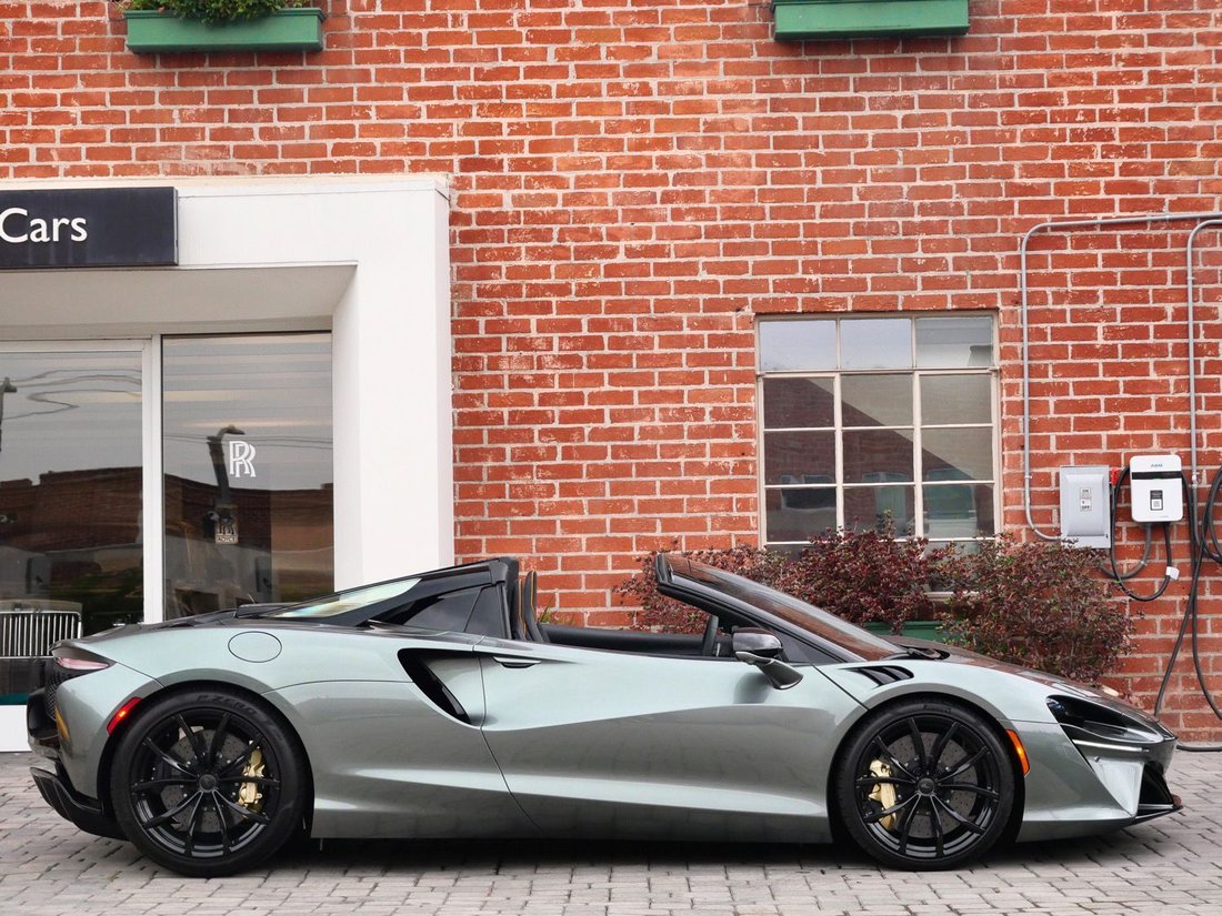 Cabriolet in Beverly Hills, CA, United States 3 - 18342822