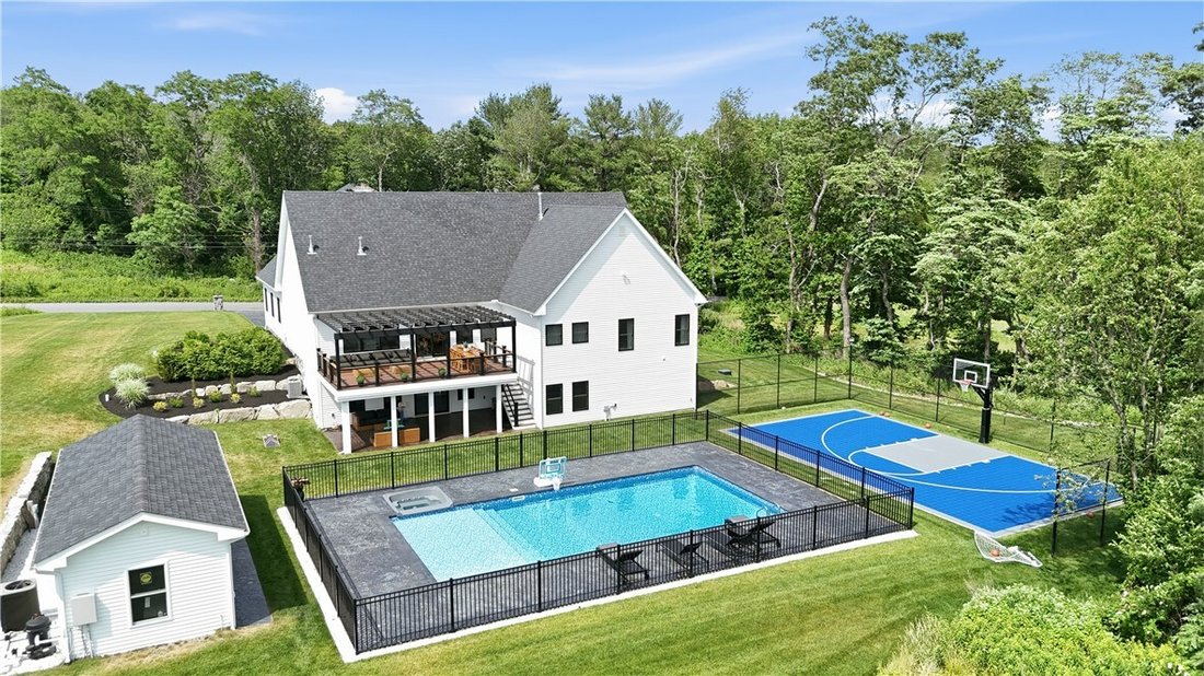 House in Johnston, Rhode Island, United States 1 - 18346359