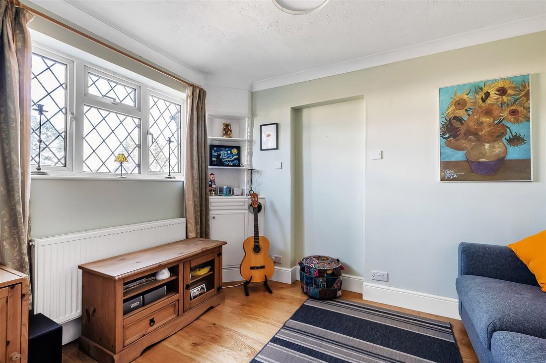 House in London Borough of Sutton, England 4 - 17518195