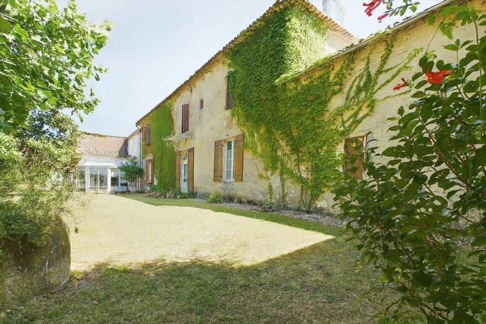 Villa in Pineuilh, Nouvelle-Aquitaine, France 1 - 18344559
