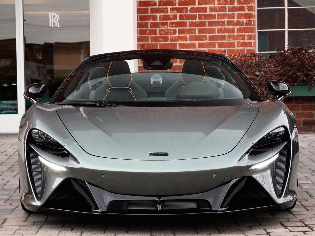 Cabriolet in Beverly Hills, CA, United States 2 - 18342822