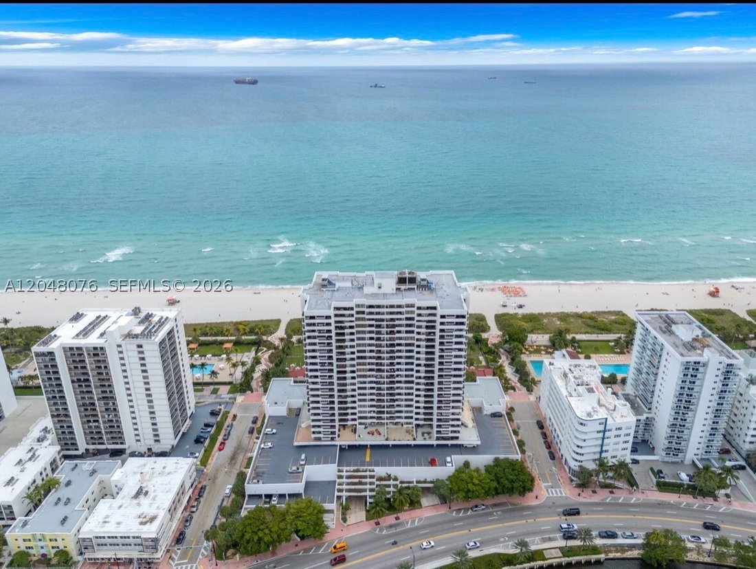 Condo in Miami Beach, Florida, United States 3 - 18345449