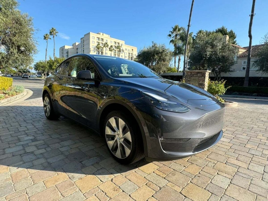 Suv in Newport Beach, CA, United States 3 - 18291105