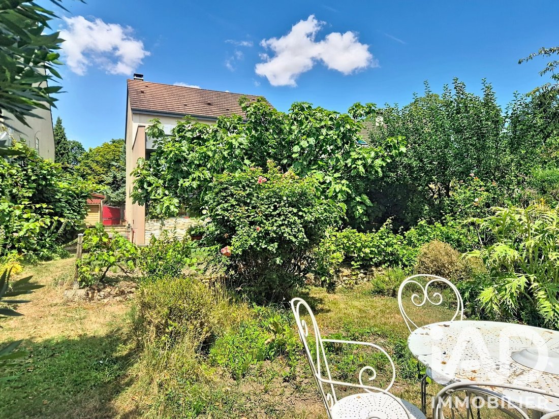 House in Les Clayes-sous-Bois, Ile-de-France, France 4 - 18345352
