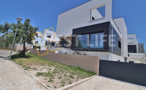 Haus in Ponte do Rol, Lissabon, Portugal 1