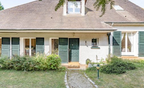 House in La Queue-les-Yvelines, Ile-de-France, France 1