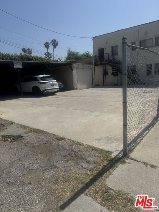 Los Angeles, California, United States 4 - 18346350