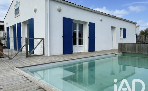 House in Saint-Denis-d'Oleron, Nouvelle-Aquitaine, France 1