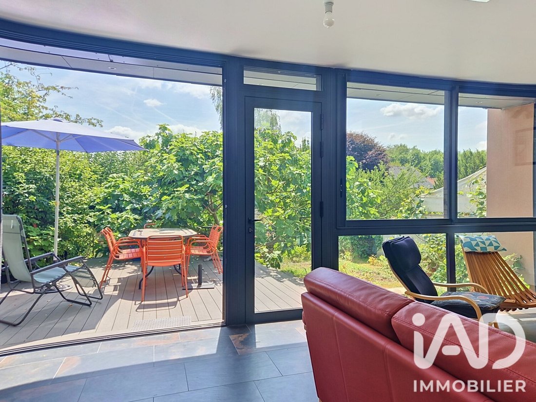 House in Les Clayes-sous-Bois, Ile-de-France, France 2 - 18345352