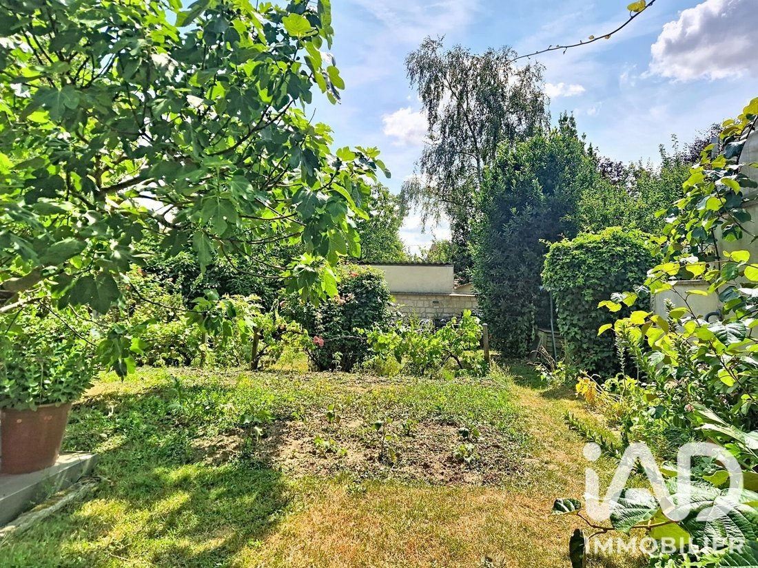 House in Les Clayes-sous-Bois, Ile-de-France, France 3 - 18345352