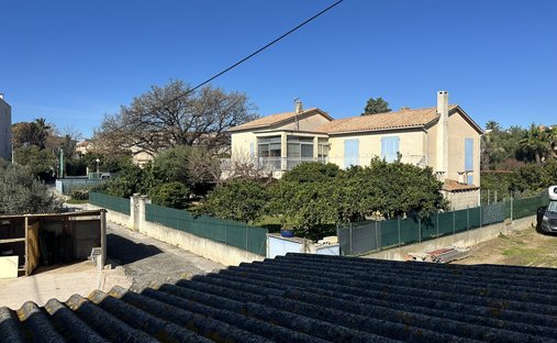 Villa in Hyeres, Provence-Alpes-Côte d'Azur, France 1