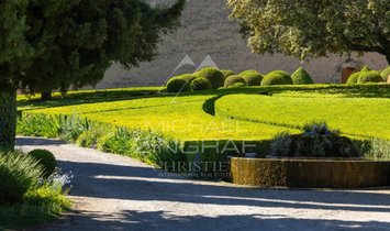 Schloss in Tourtour, Provence-Alpes-Côte d'Azur, Frankreich 2