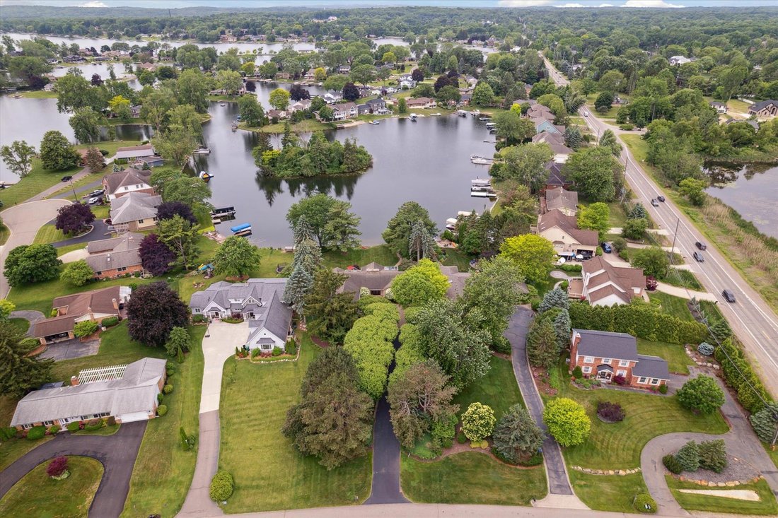 House in Wixom, Michigan, United States 4 - 18346077