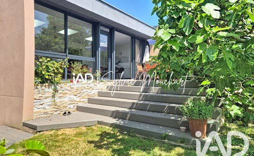 House in Les Clayes-sous-Bois, Ile-de-France, France 1