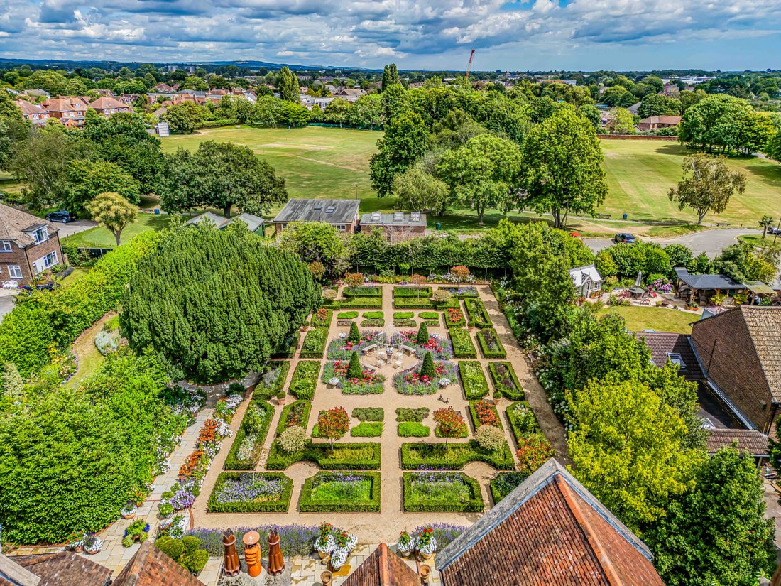 Estate in Old Bedhampton, Havant, England 3 - 14401662