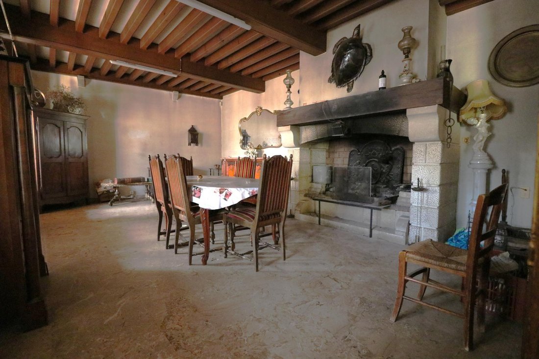 House in Agglomeration, Senas, France 3 - 18347863
