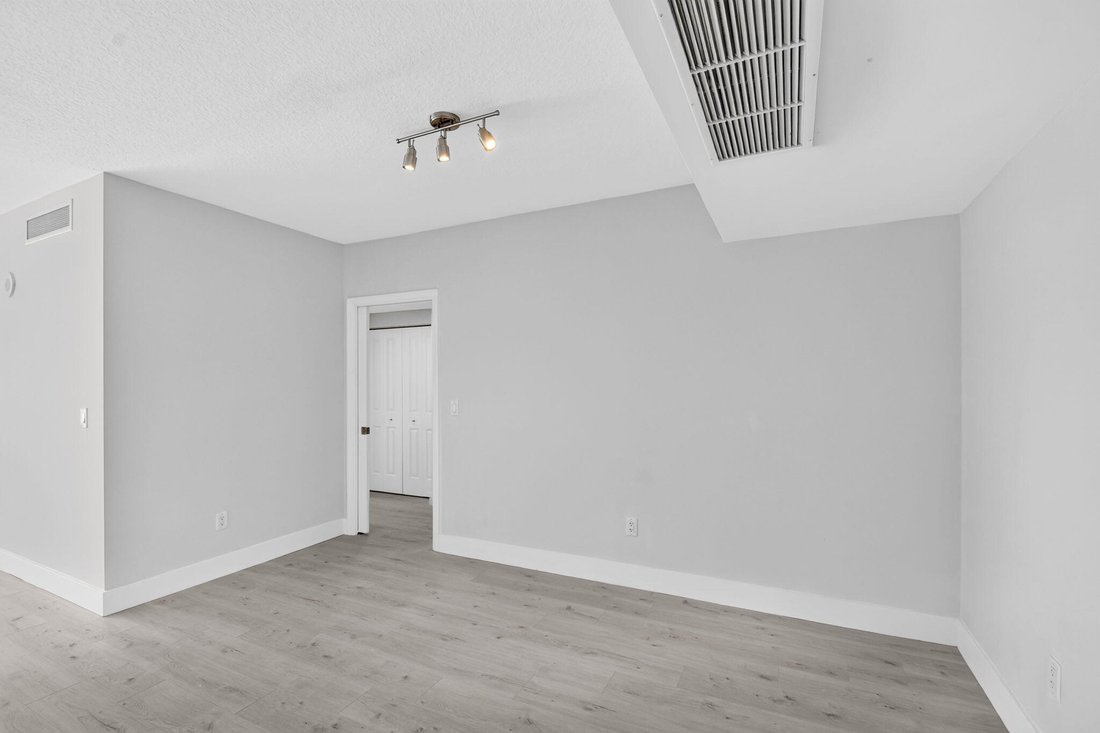 Condo in West Palm Beach, Florida, United States 4 - 18346477