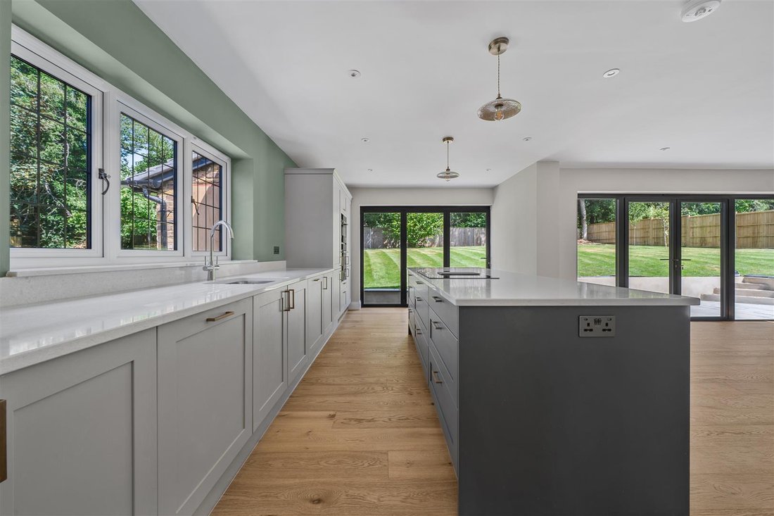 House in Effingham, England 2 - 18345365