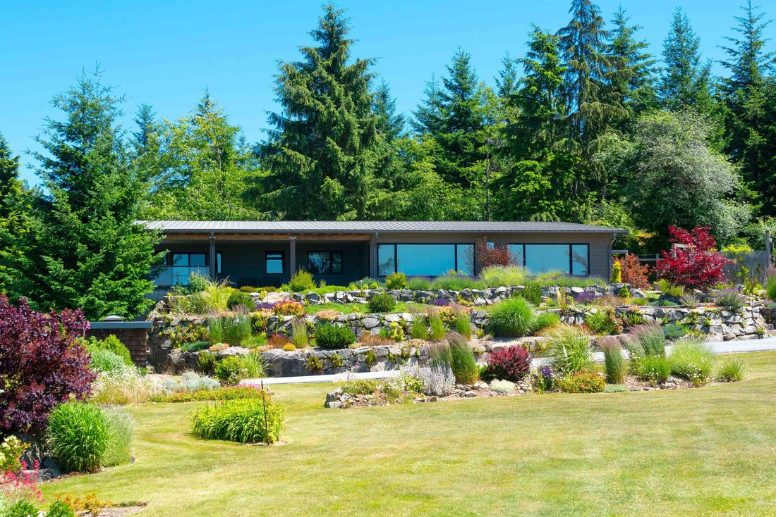 House in Bowen Island, British Columbia, Canada 2 - 18247886