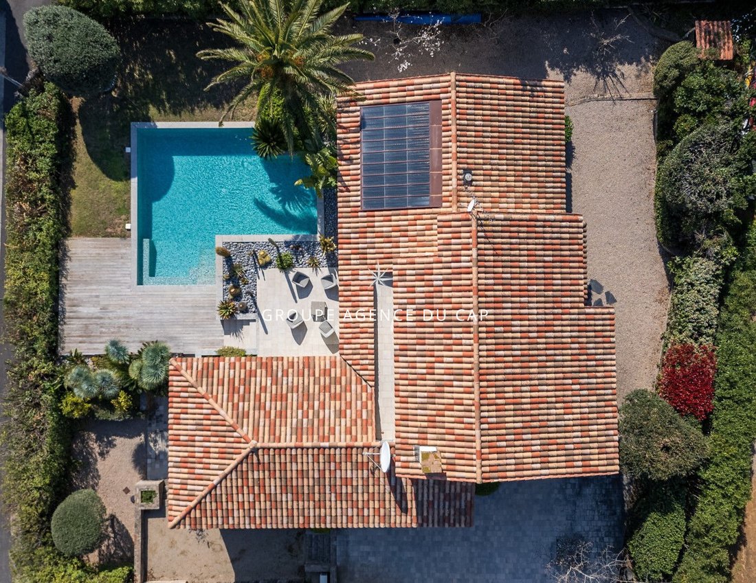 Villa in Les Issambres, Roquebrune-sur-Argens, France 1 - 17629882