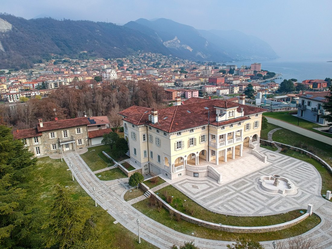 Villa in Paratico, Lombardy, Italy 1 - 18344421