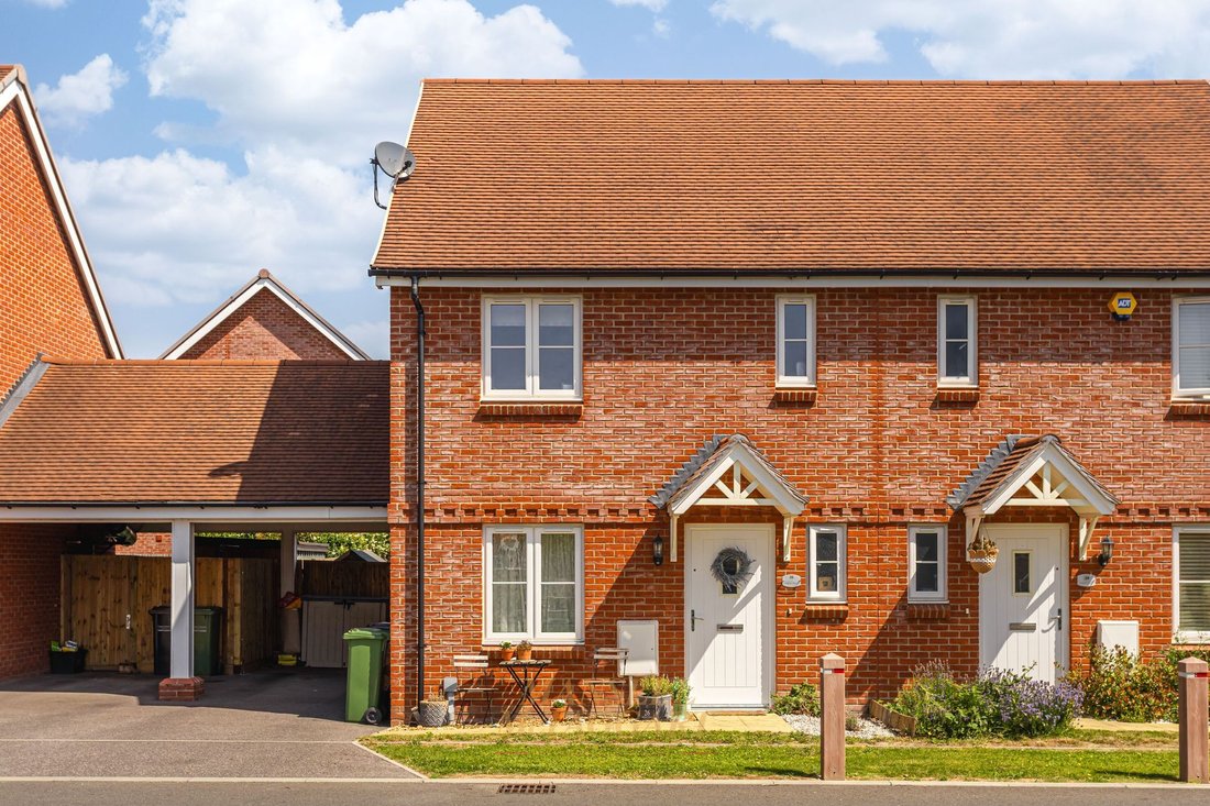House in Horley, England 1 - 18344395