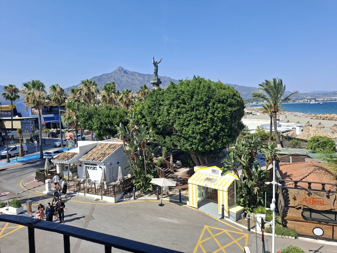 Apartment in Puerto Banus, Marbella, Spain 2 - 18280392