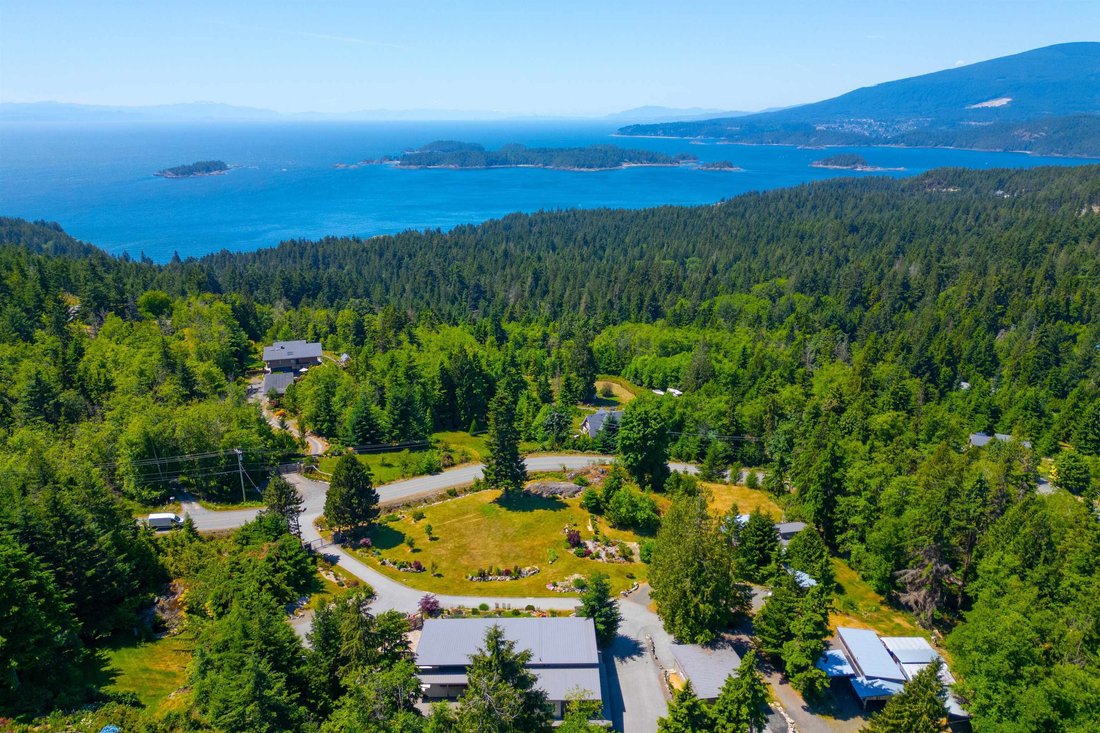 House in Bowen Island, British Columbia, Canada 1 - 18247886