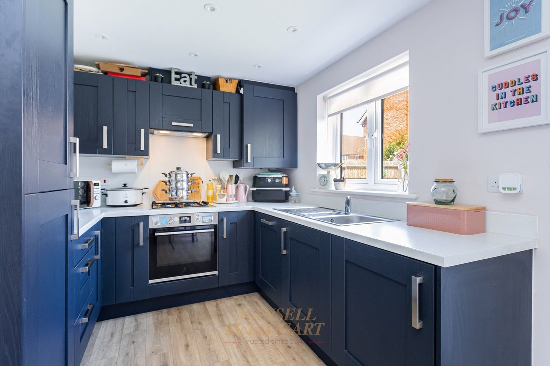 House in Horley, England 3 - 18344395