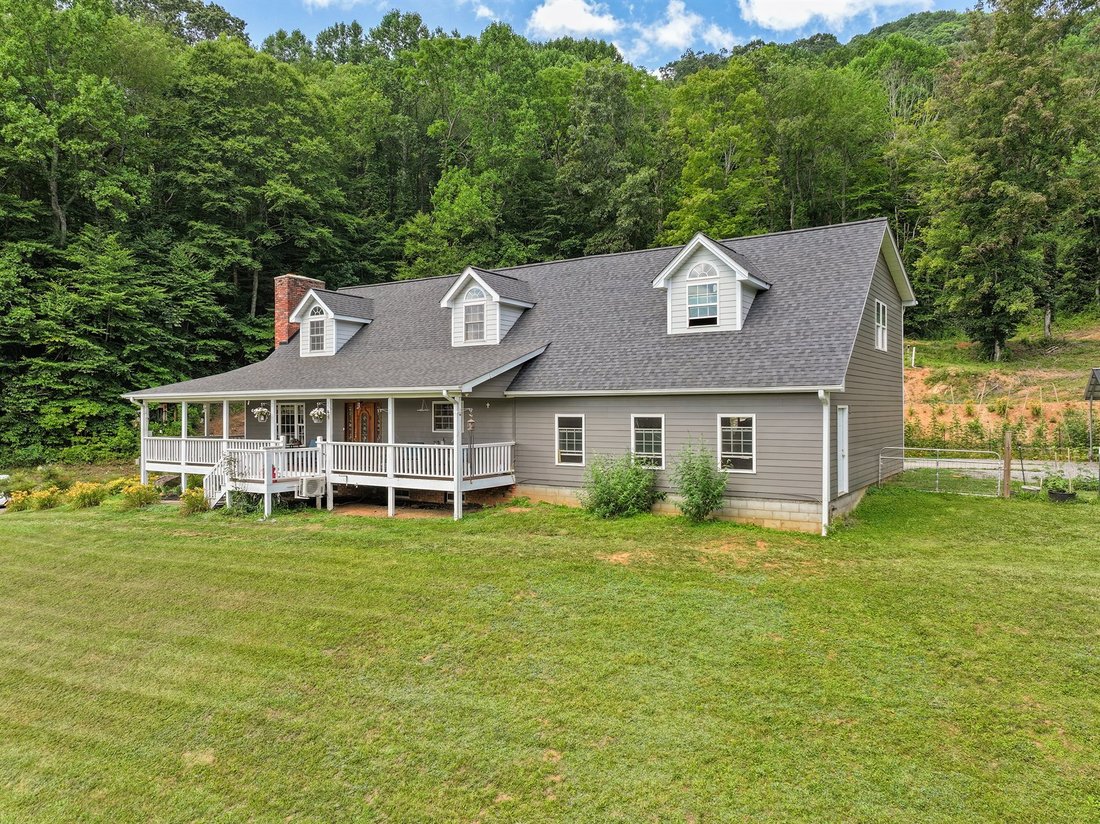 House in Clyde, North Carolina, United States 3 - 18346127
