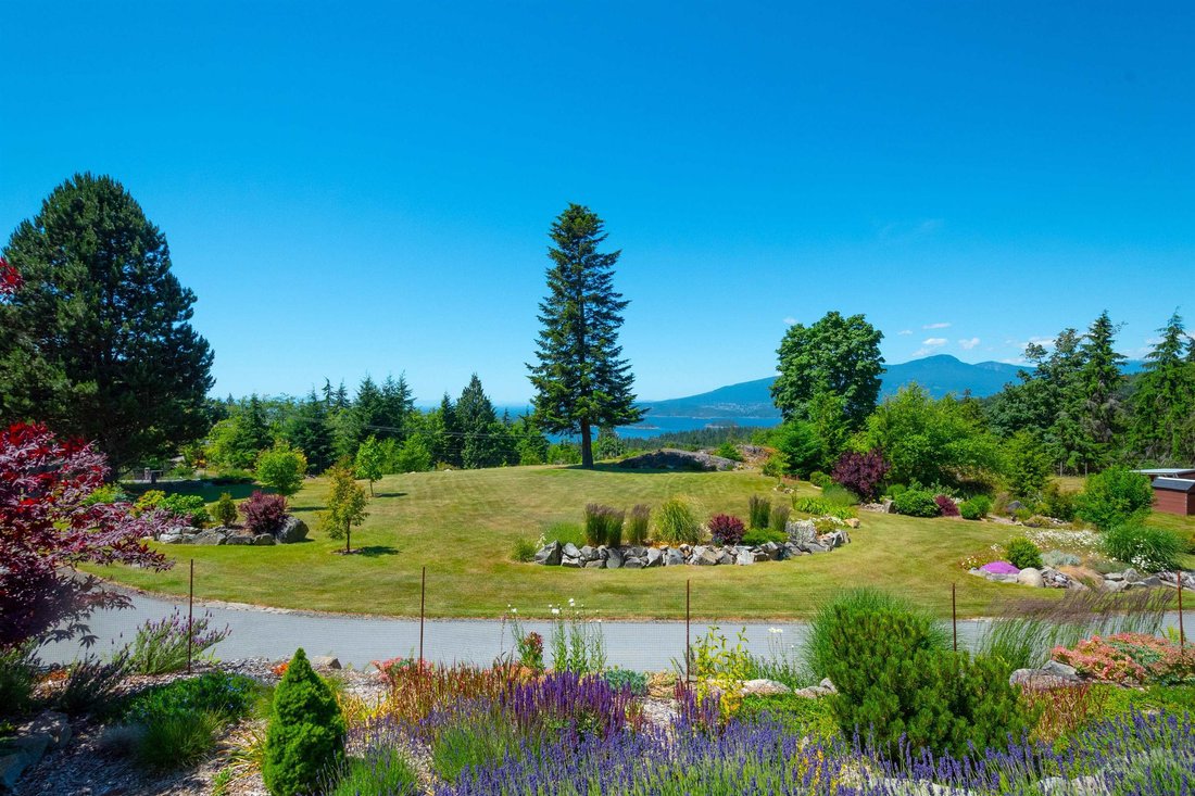House in Bowen Island, British Columbia, Canada 3 - 18247886